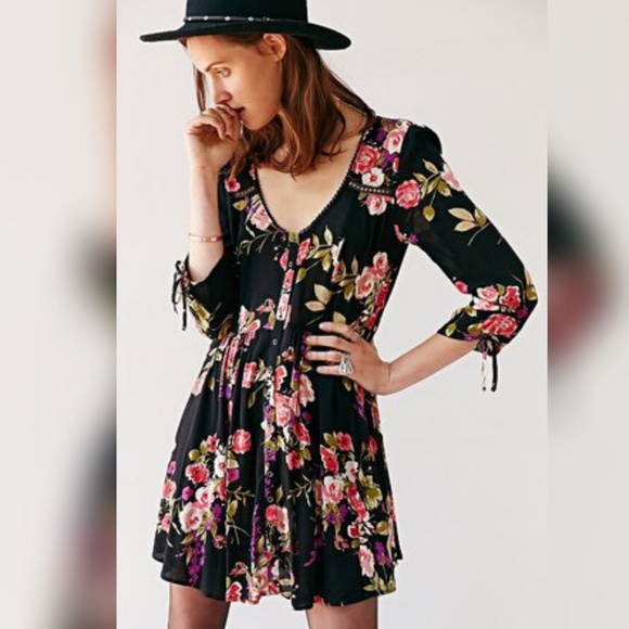 URBAN OUTFITTERS Ecote Lizzie Floral Baby Doll - Picture 1 of 4